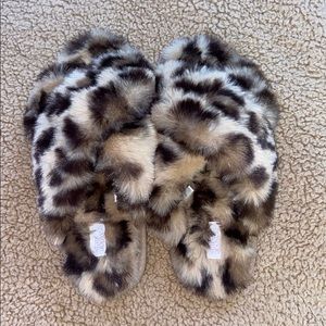 Leopard Print Fuzzy Cross Slippers